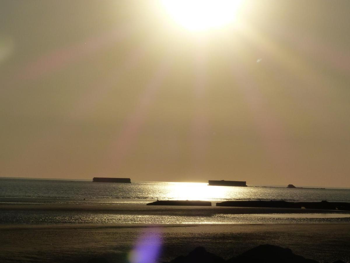 Le Ruban Bleu Face A La Mer Arromanches-les-Bains Zewnętrze zdjęcie